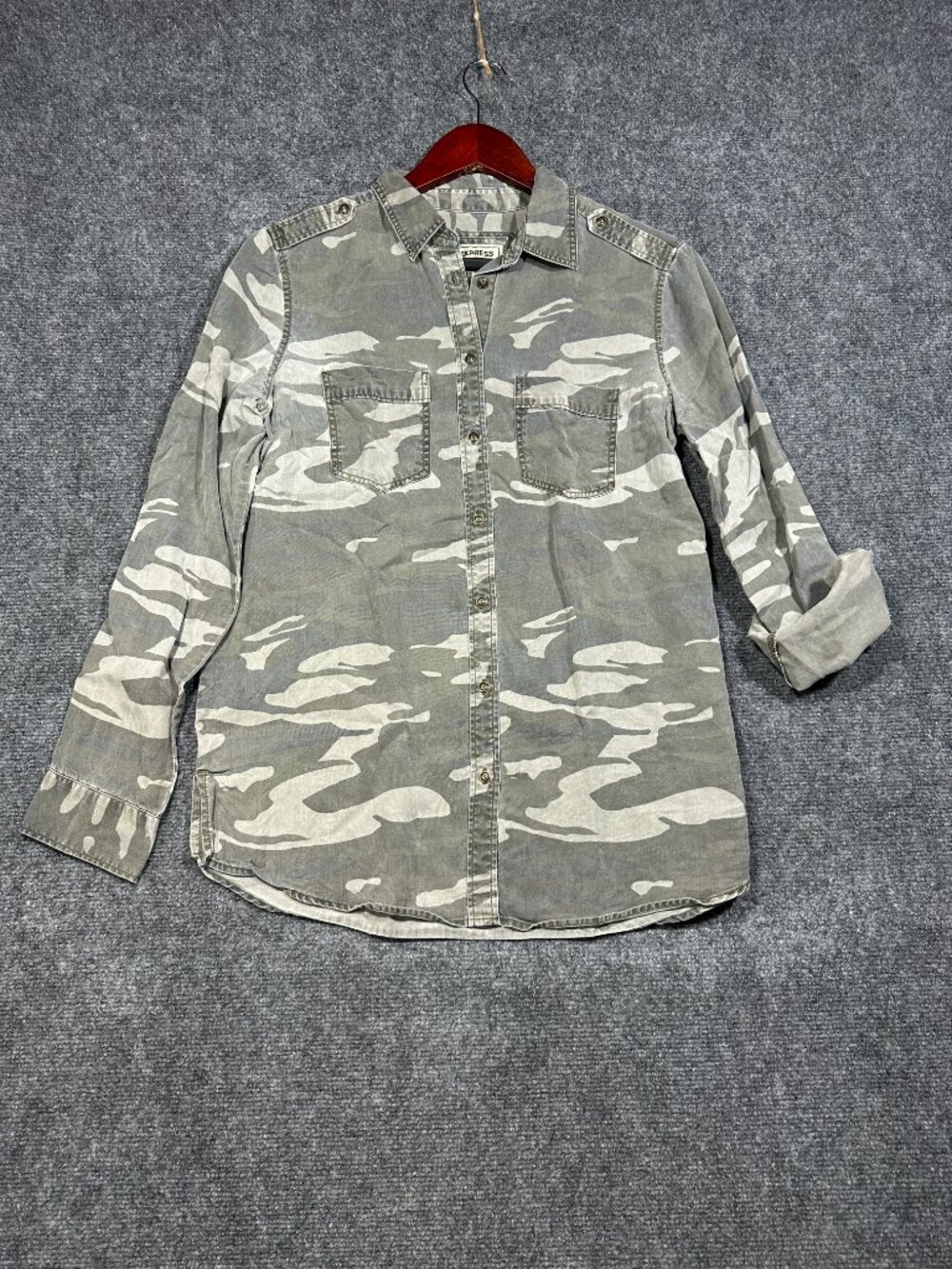 Express Boyfriend Shirt Womens Small Camouflage Long Sleeve Roll Tab Sleeve - Picture 8 of 10
